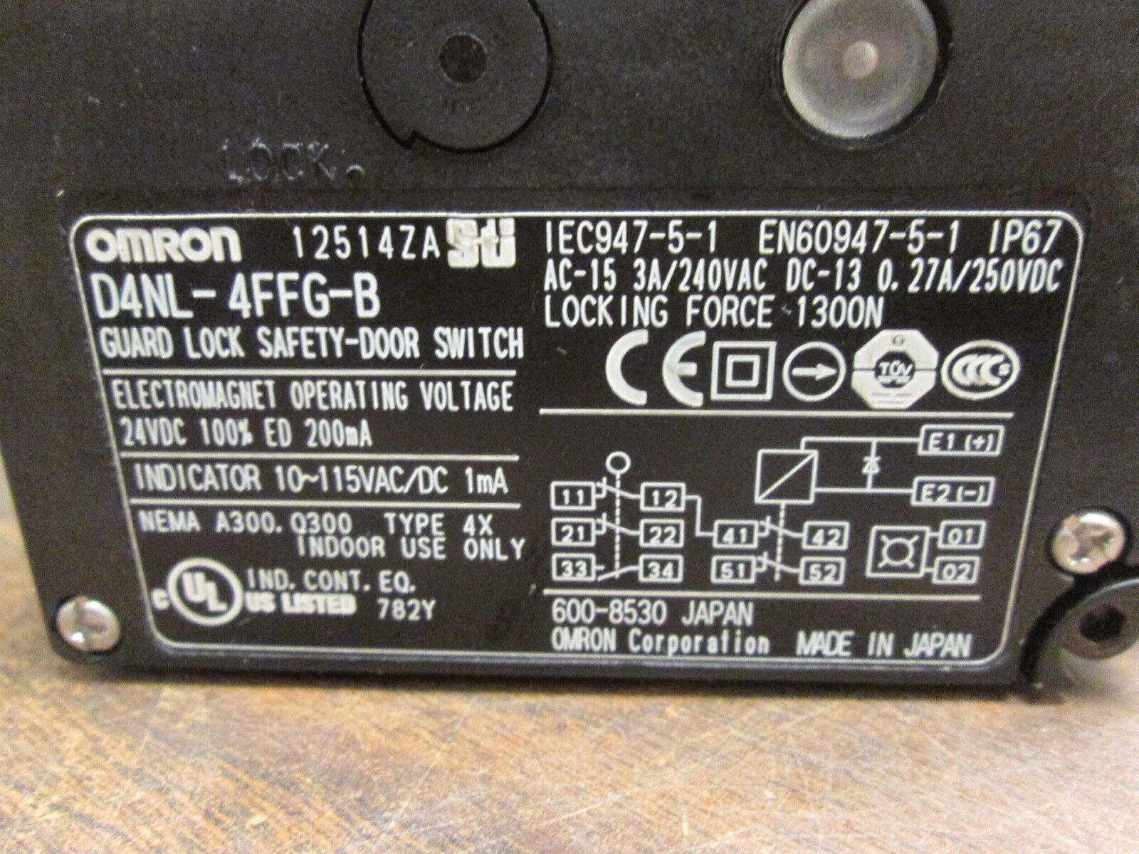 Omron Guard Lock Safety-Door Switch D4NL-4FFG-B 3A@240VAC 0.27A@250VDC Used
