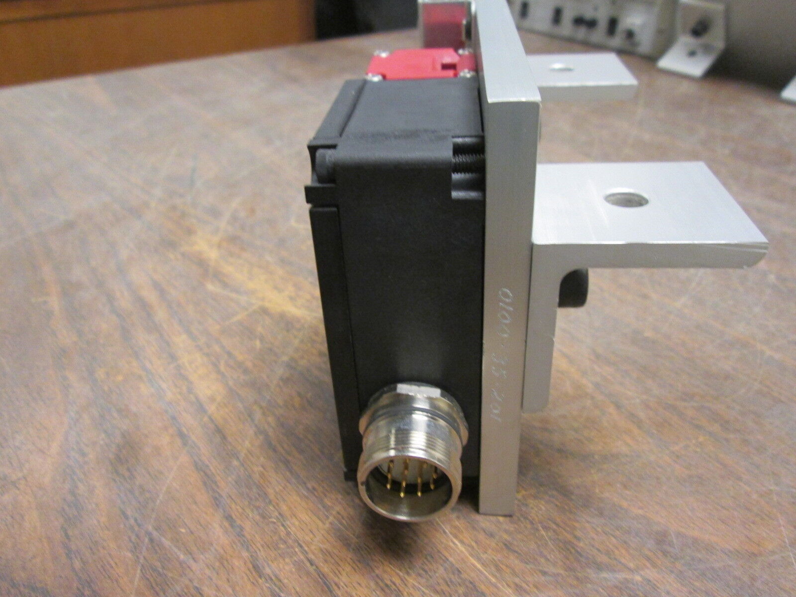 Omron Guard Lock Safety-Door Switch D4NL-4FFG-B 3A@240VAC 0.27A@250VDC Used