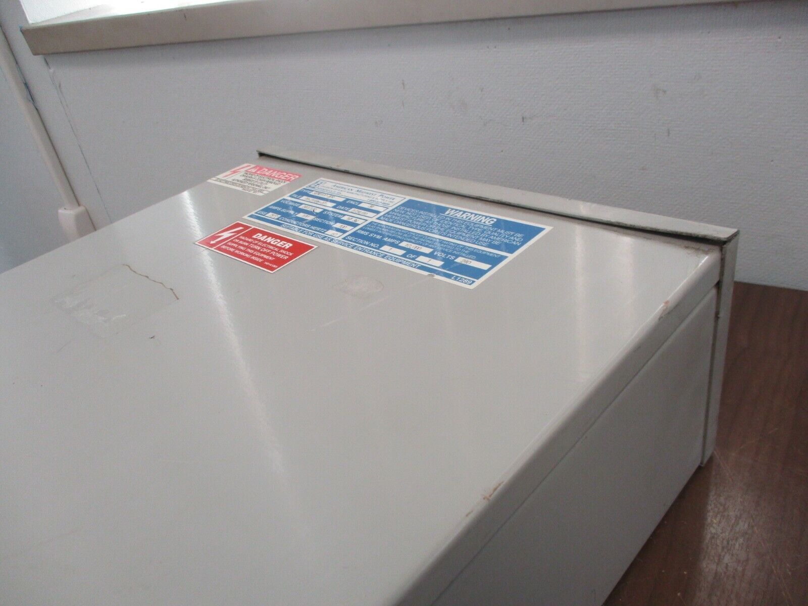 American Midwest Power 3R Breaker Panel/Service Entrance SEMD100-3PR 120/240V 3W