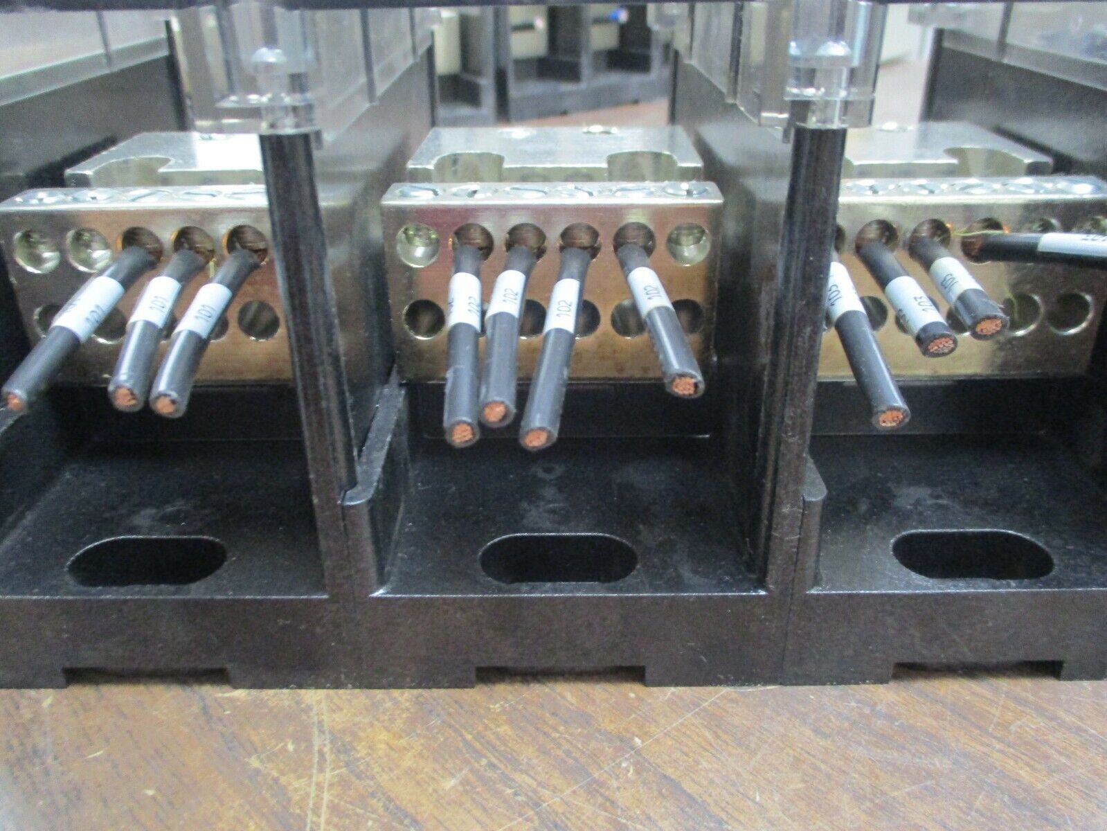 Ferraz Shawmut Power Distribution Block 69183 600V 3P Used