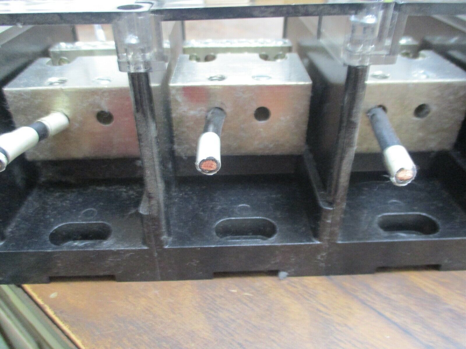 Ferraz Shawmut Power Distribution Block 69183 600V 3P Used