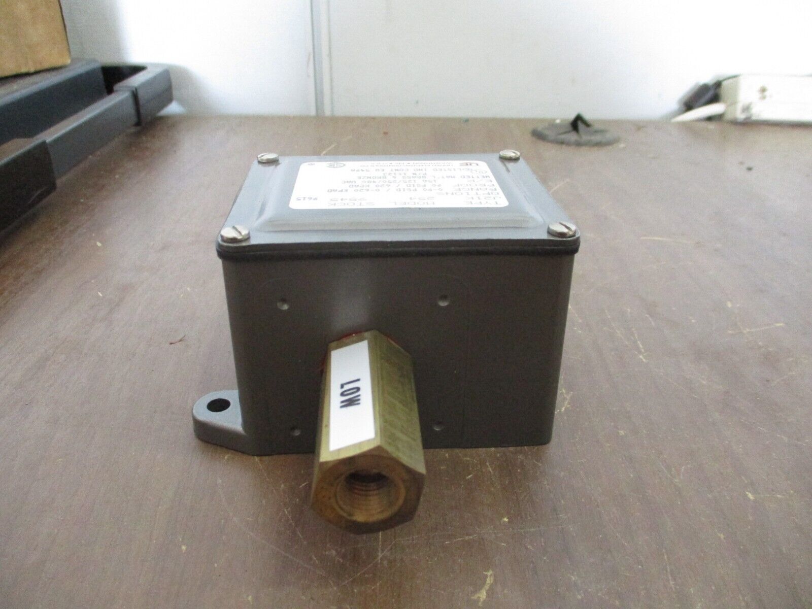 United Electric Controls J21K 254 Pressure Switch 1X123 Range: 0-90PSI