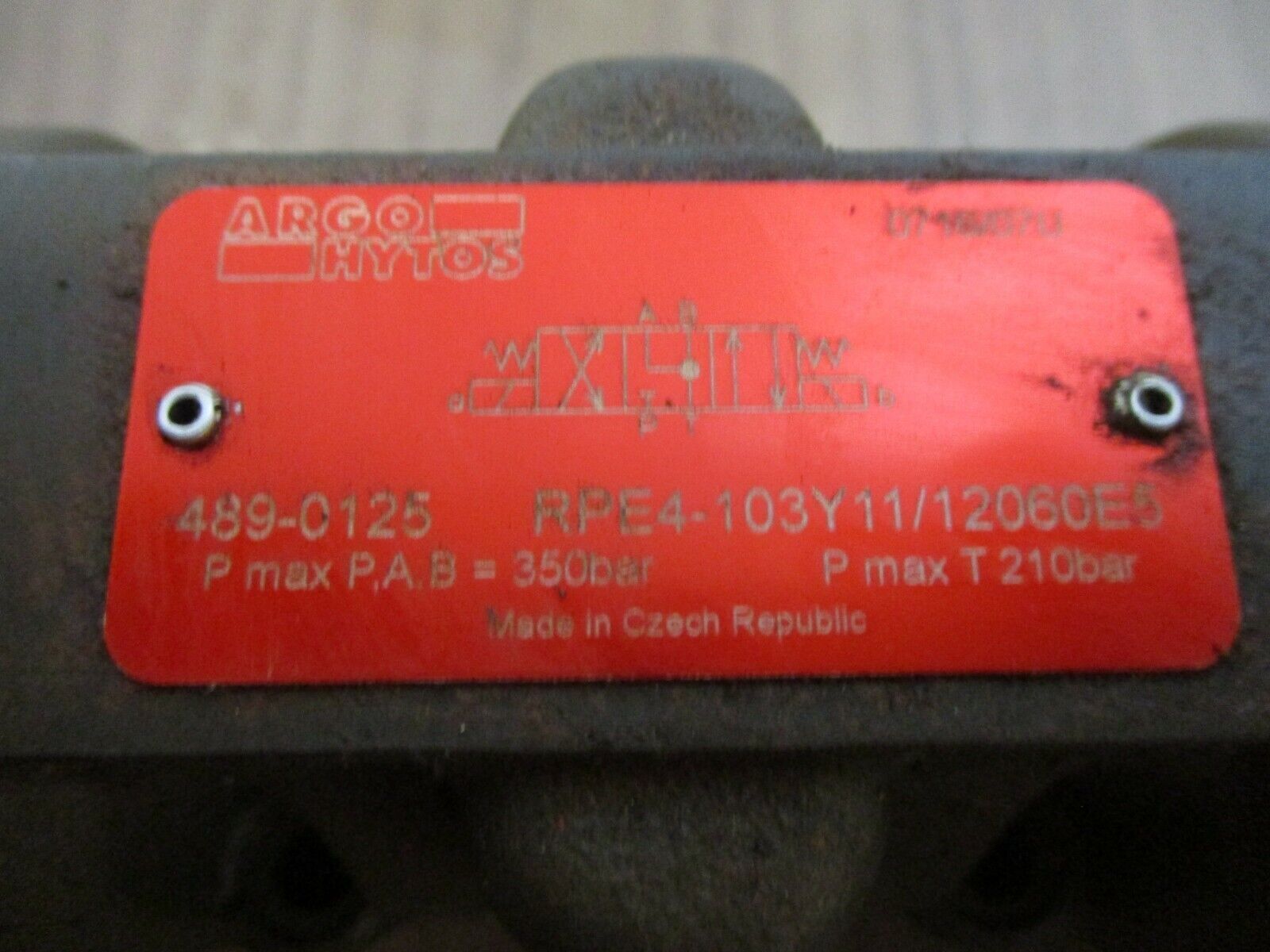 Argo Hytes Directional Control Valve RPE4-103Y11/12060E5 120VAC Used