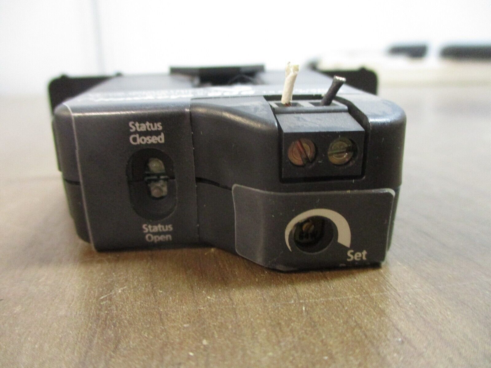 Veris Hawkeye 608 Digital Adj. Current Switch H608 175A 600V w/ Base Used