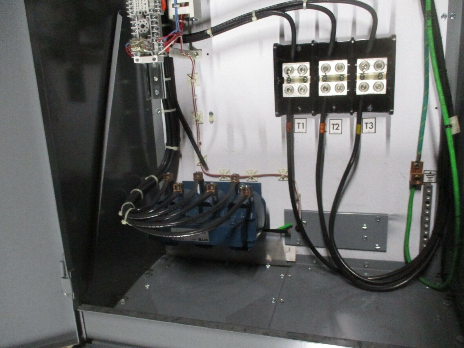 Square D M-Flex AC Drive 8839 MFDPG4CW 50HP 3Ph 460V Type 1 Enclosure Used