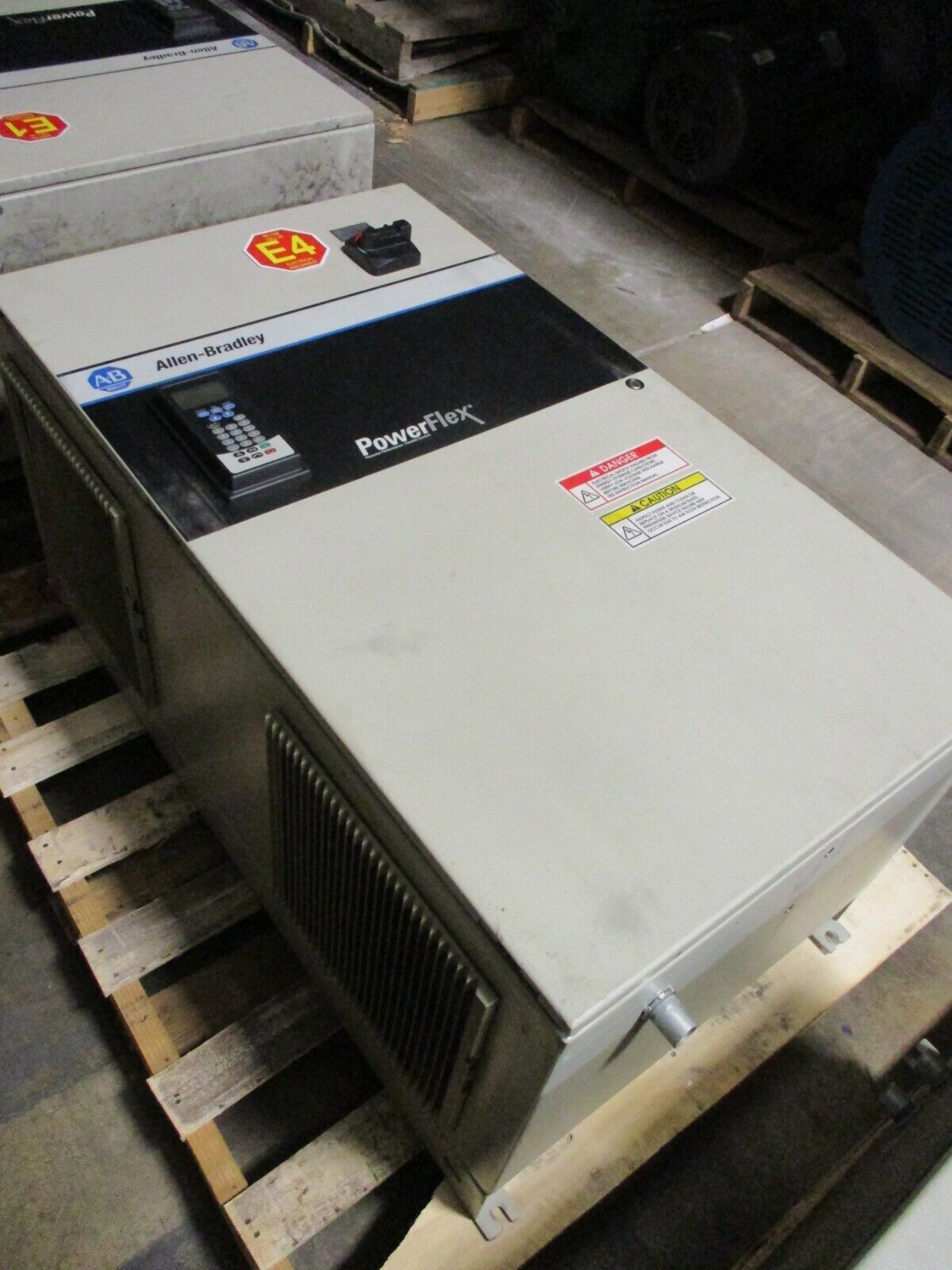 Allen-Bradley PowerFlex 700 AC Drive w/ Nema 12 Enclosure 15HP 3Ph 480V Used