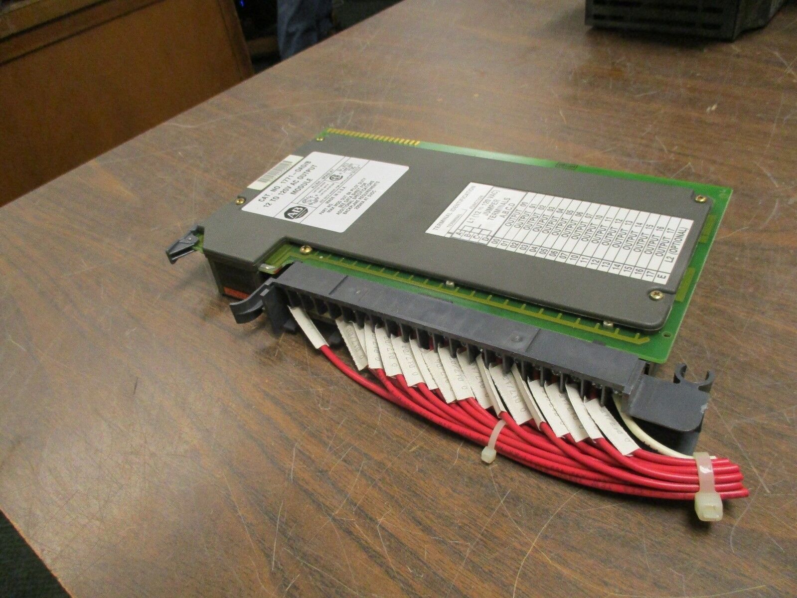 Allen-Bradley AC Output Module 1771-OAD/B 12 to 120V 295mA@5VDC Used