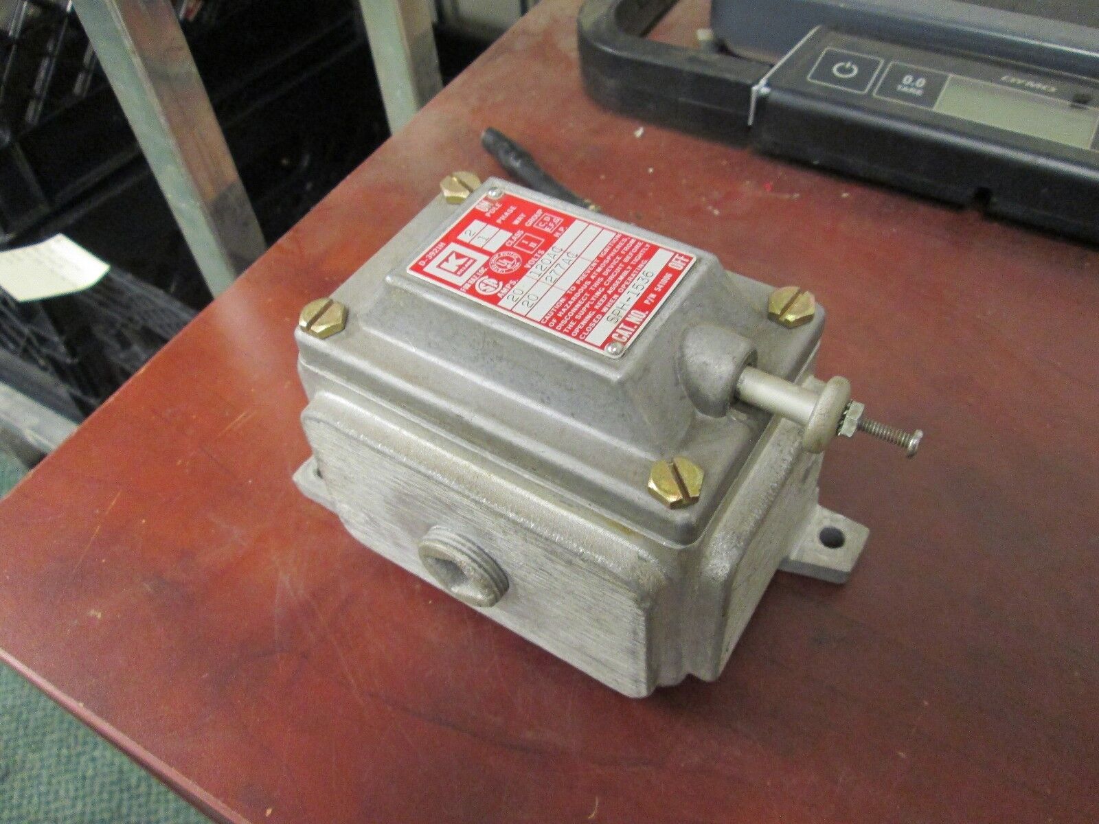 Killark Pressure Switch 541006 2P 1Ph Explosion Proof D-3921H 20A 120/277V AC