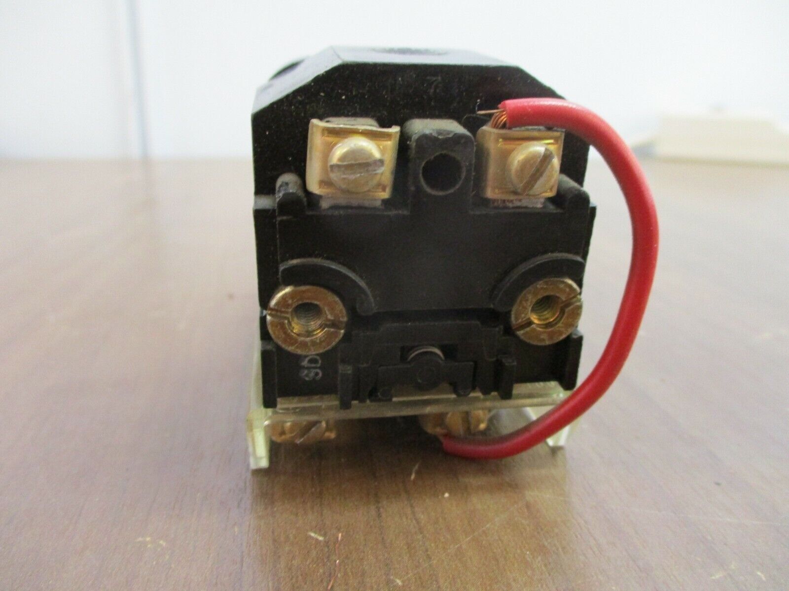 Allen-Bradley Illuminated Push Button 800T-PT16 Ser. N 120V 50/60Hz White Used