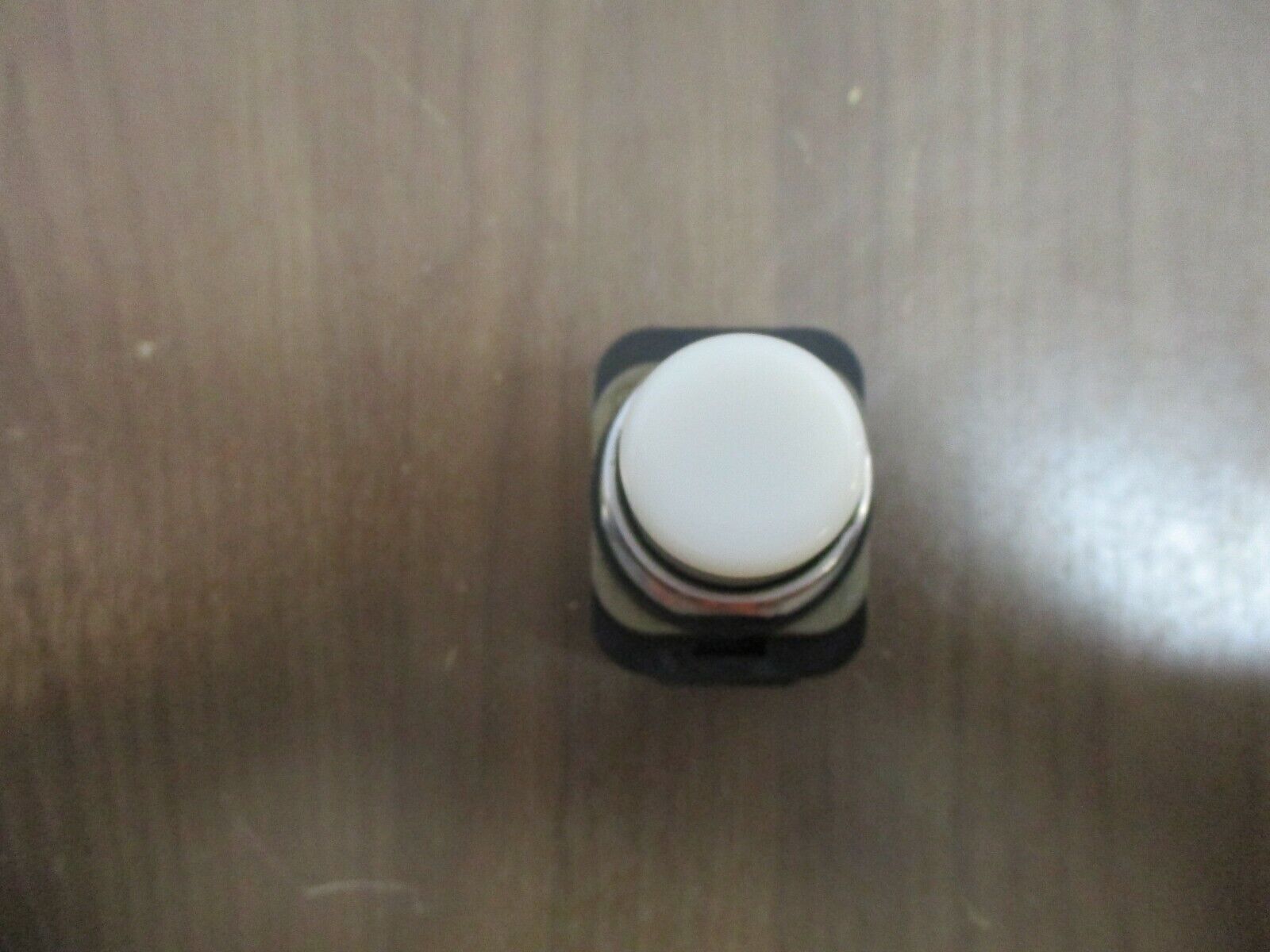 Allen-Bradley Illuminated Push Button 800T-PT16 Ser. N 120V 50/60Hz White Used