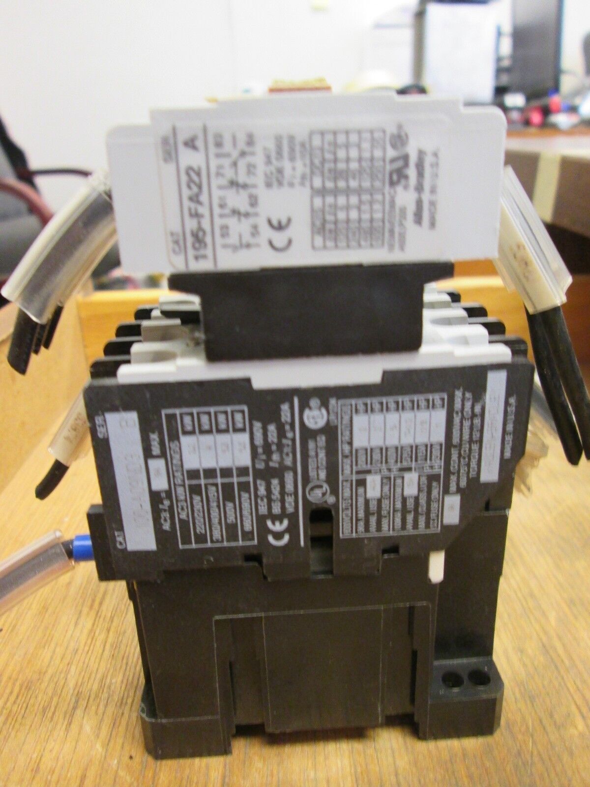 Allen-Bradley Contactor 100-A09ND3 195-FA22 Contact Block 9A 600V 120V Coil Used