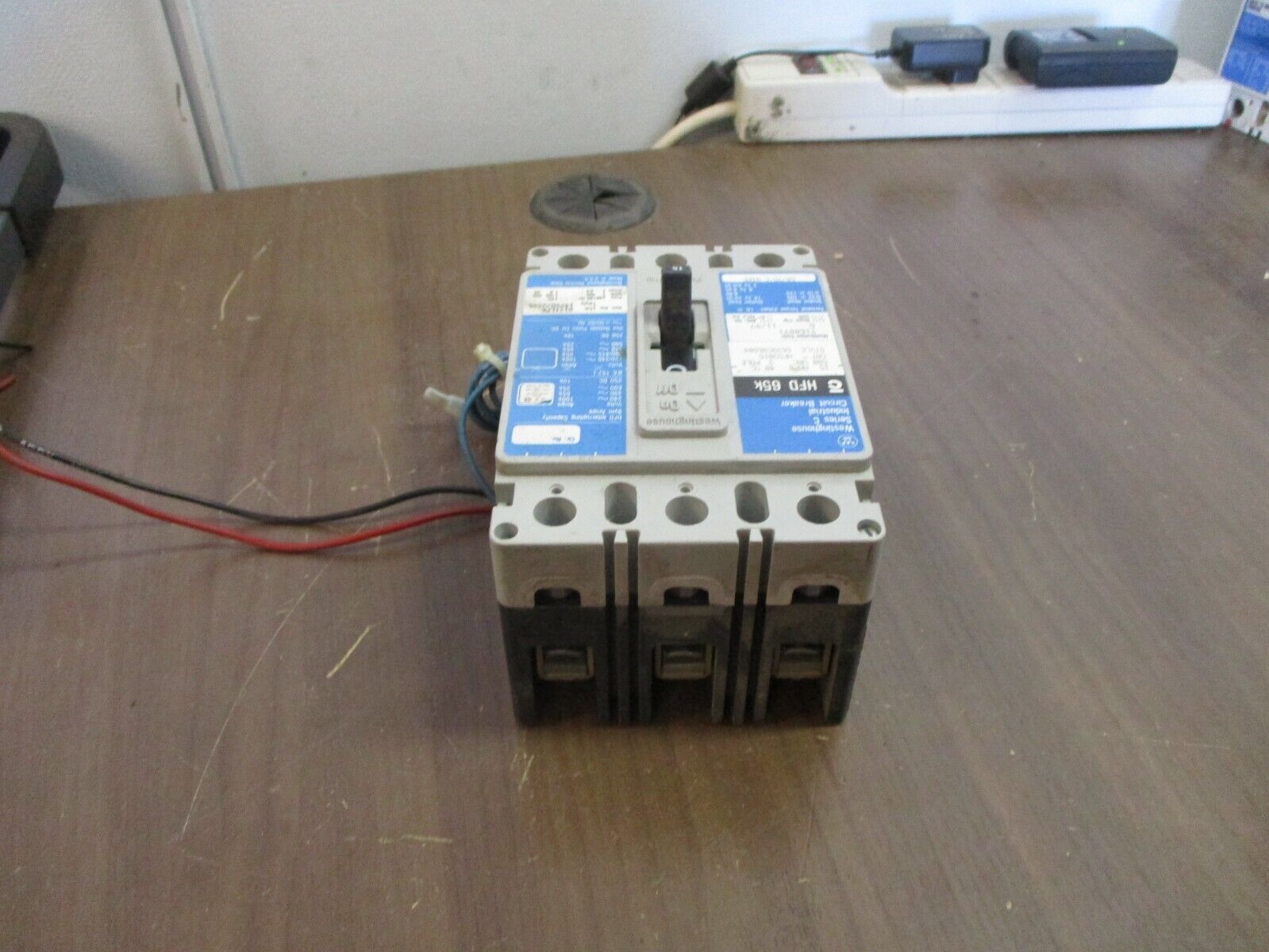 Cutler-Hammer HFD 65K Circuit Breaker w/ Aux HFD3015 15A 600V 3P Used