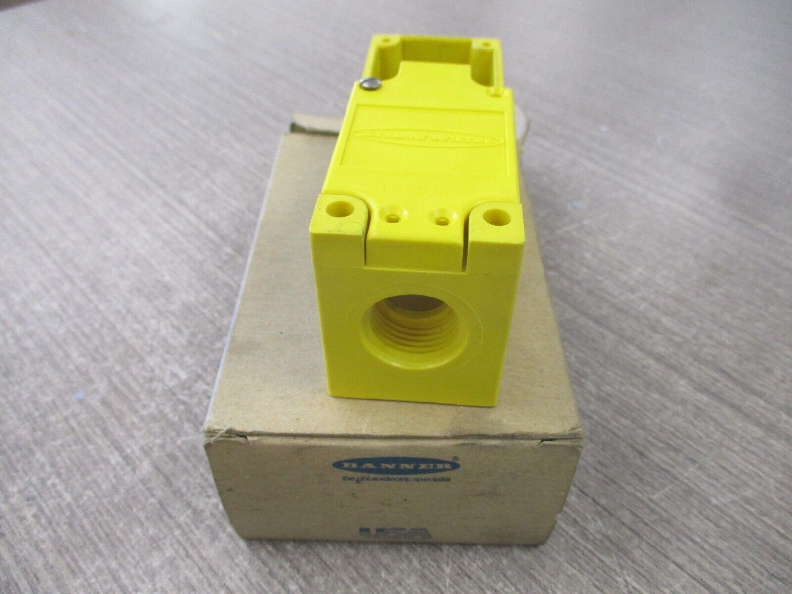 Banner SBED Multi-Beam Scanner Block Emitter 16442 New Surplus