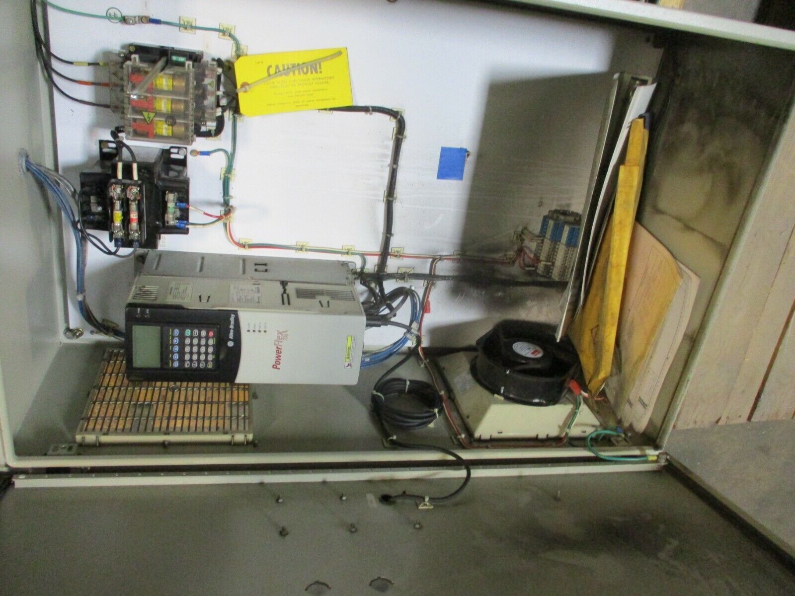 Allen-Bradley PowerFlex 700 AC Drive w/ Nema 12 Enclosure 2HP 480V 3Ph Used