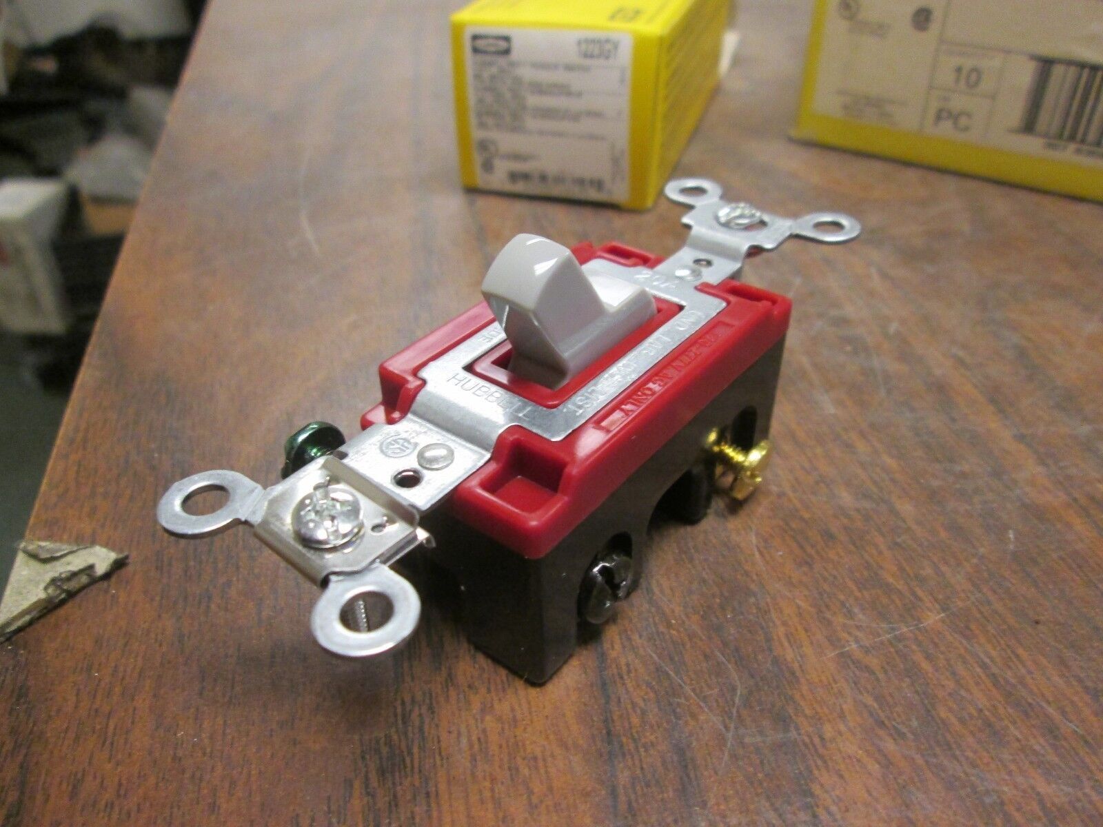 Hubbell Hubbell-Pro Toggle Switch 1223GY 20A 120/277V *Box of 5* New Surplus