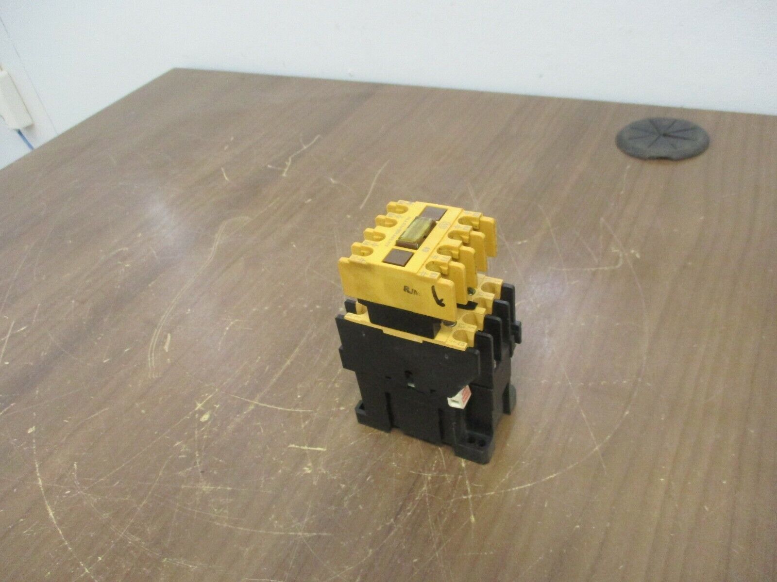Allen-Bradley Contactor 100-A09ND3 195-FA40 Contact Block 9A 600V 120V Coil Used