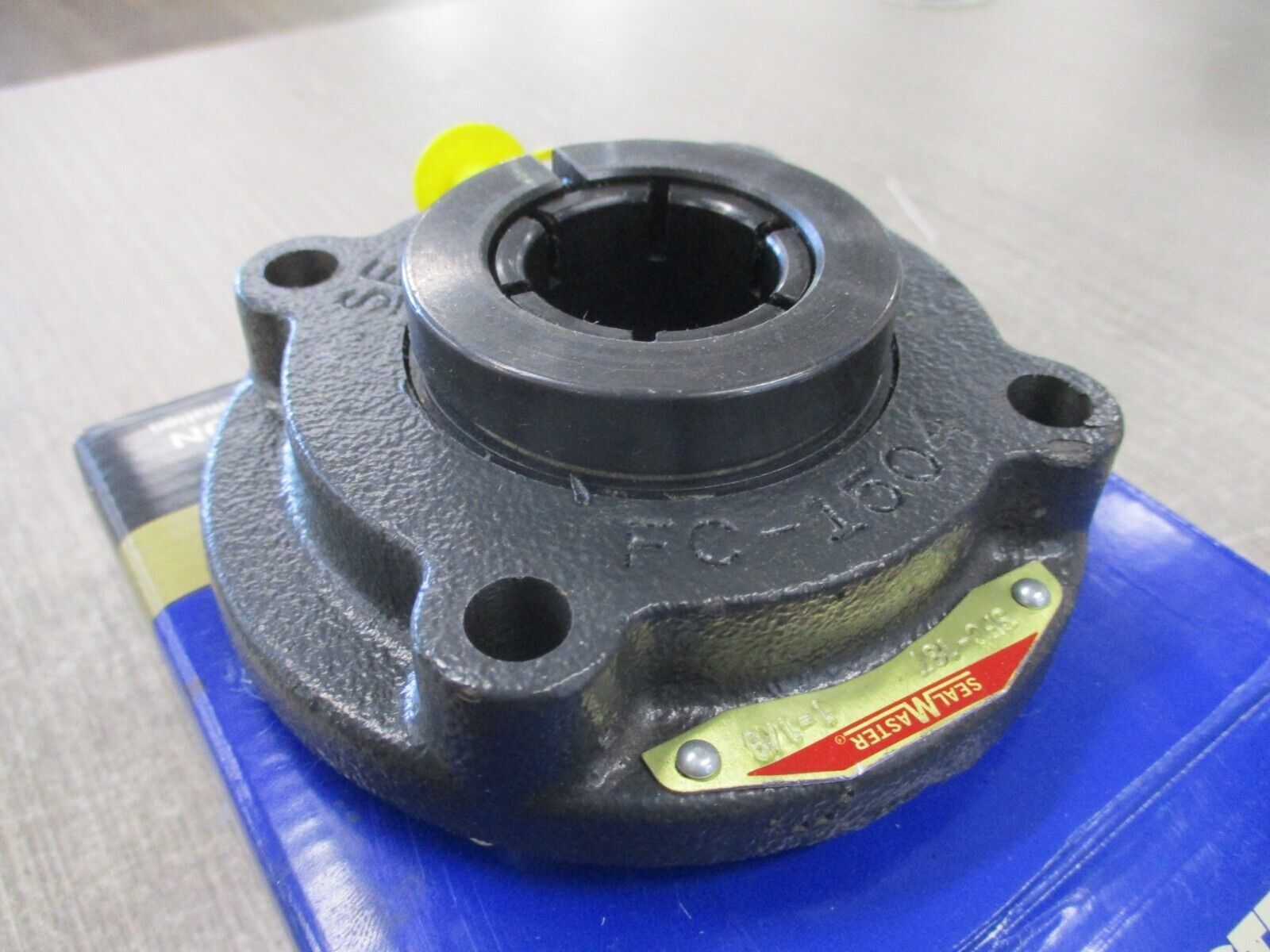 SealMaster Skwezloc Gold Line Flange Bearing SFC-18T 1 1/8" New Surplus