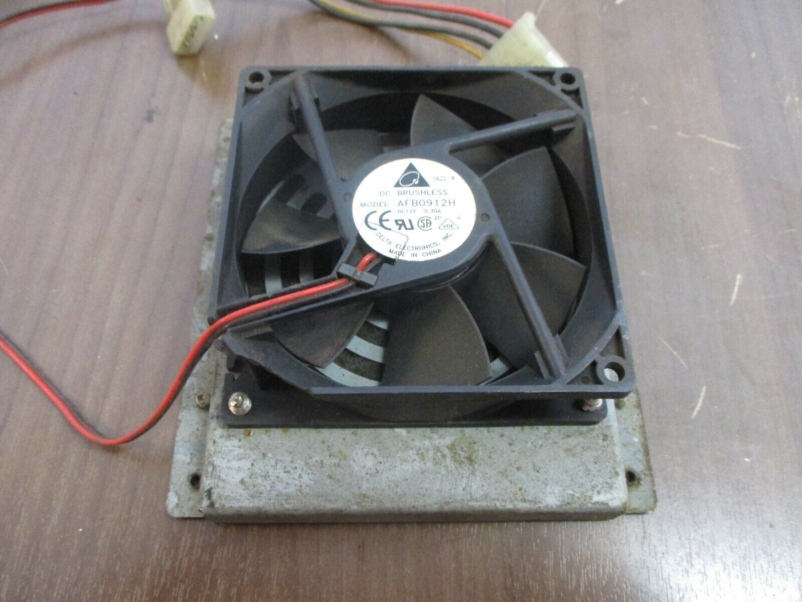 Delta DC Brushless Fan AFB0912H 12VDC 0.30A *Broken Fan Corner* Used