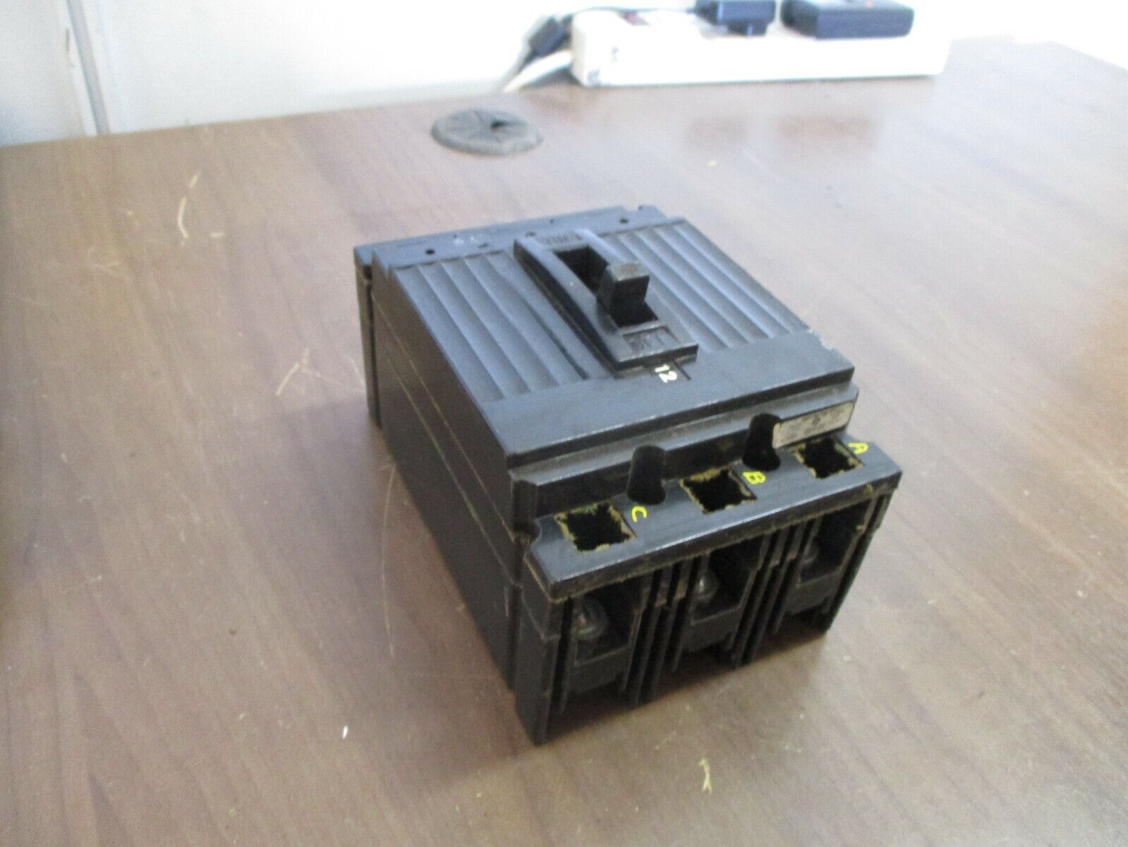 GE Circuit Breaker TEF134020 20A 480V 3P Used