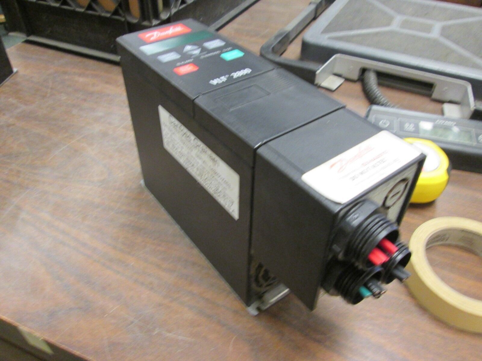 Danfoss VLT 2800 ACV Drive 195N1037 2KW 3Ph Input: 380-480V 50/60Hz 3.2A Used