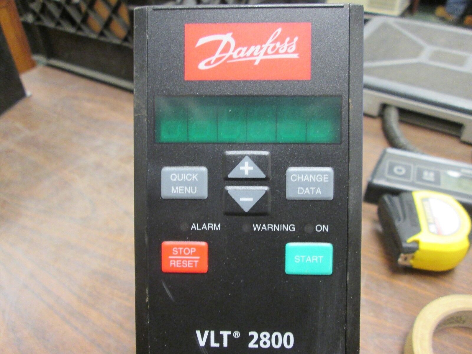 Danfoss VLT 2800 ACV Drive 195N1037 2KW 3Ph Input: 380-480V 50/60Hz 3.2A Used