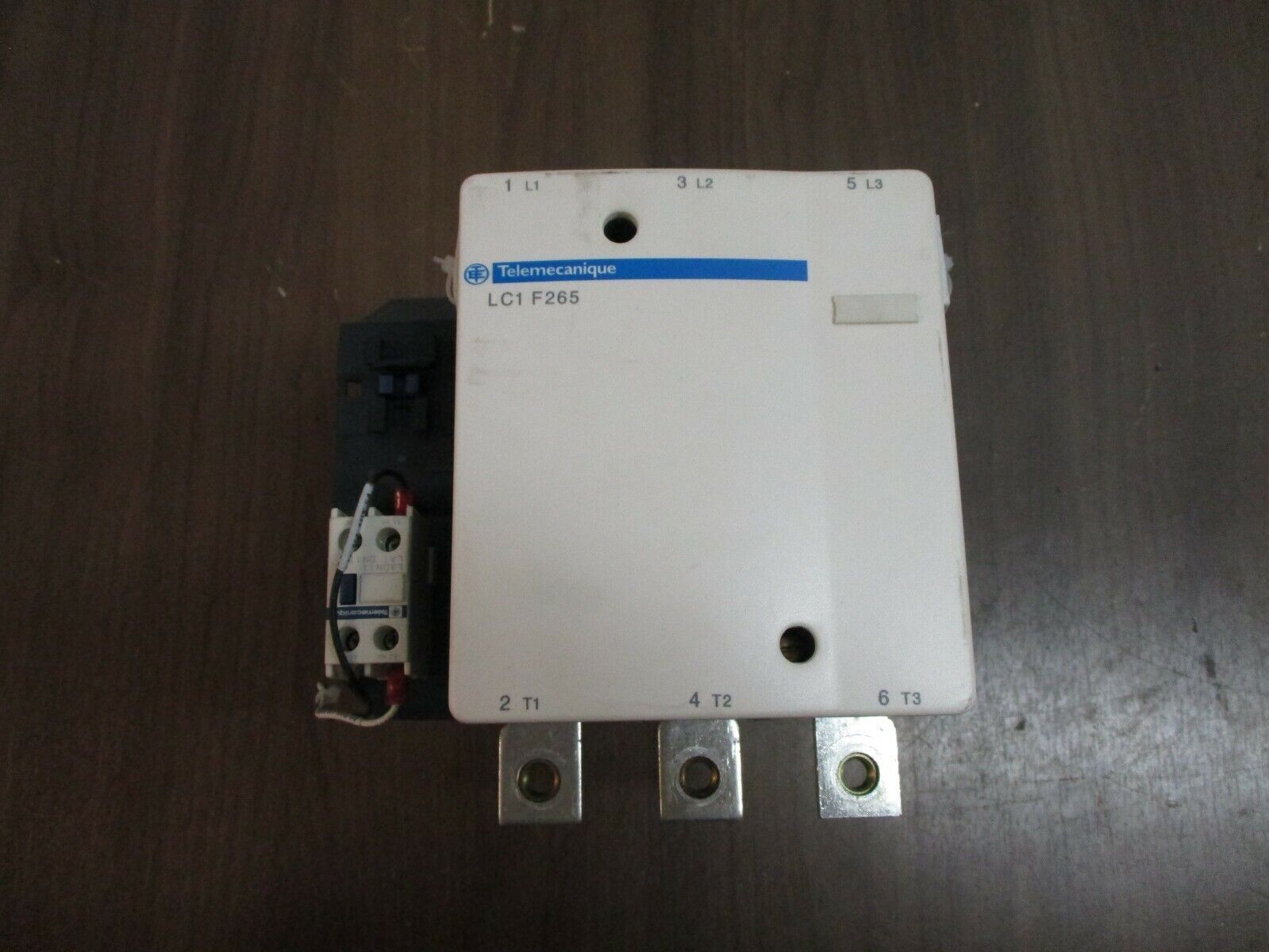 Telemecanique Contactor LC1F265S121 24VDC Coil 285A 600V Used