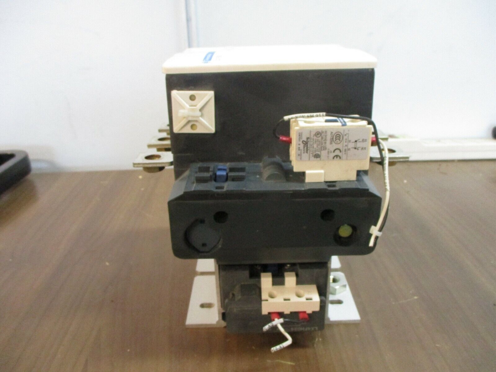 Telemecanique Contactor LC1F265S121 24VDC Coil 285A 600V Used