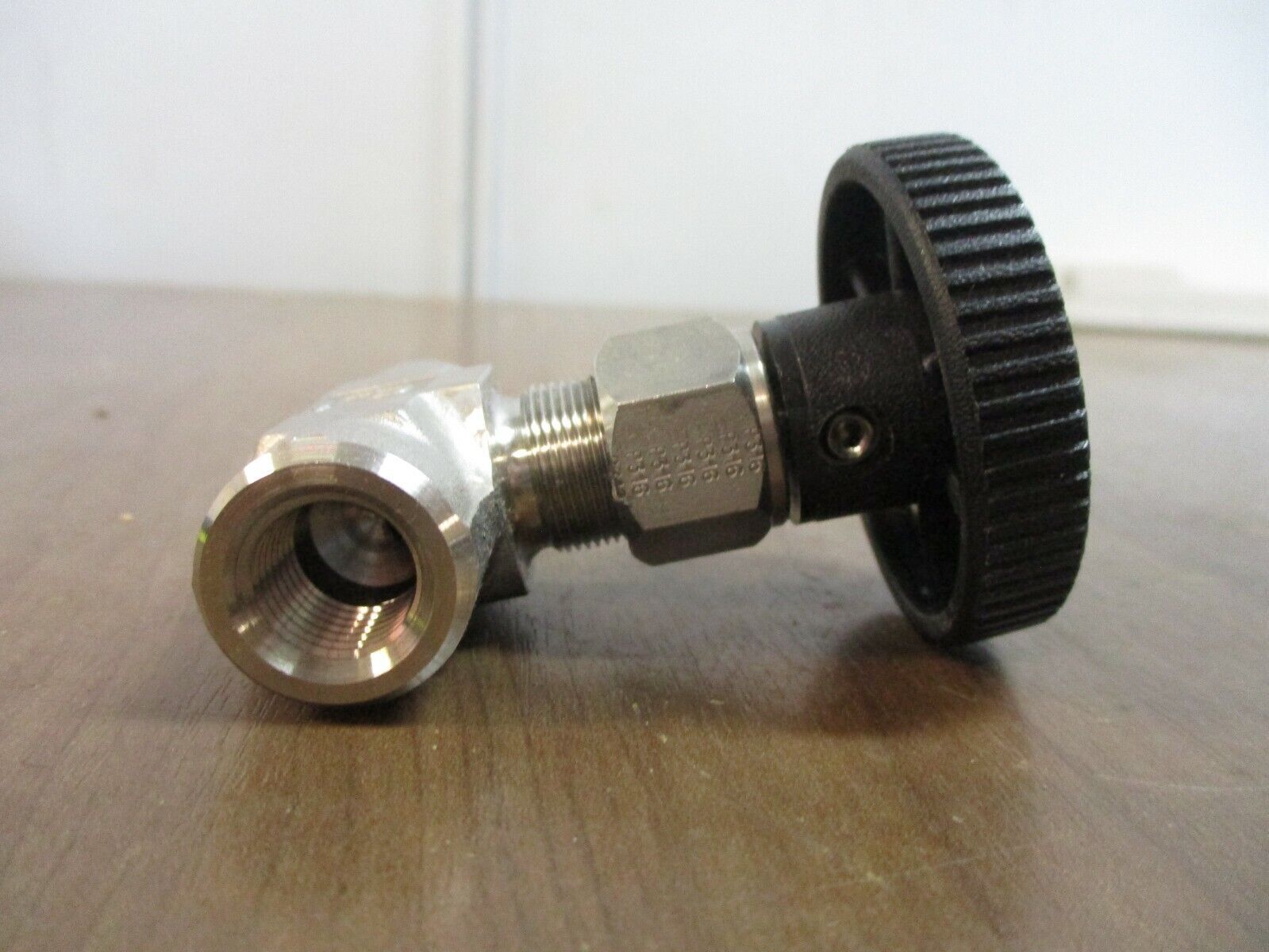 Parker Stainless Steel Needle Valve 4F-V6LR-SS-GR 1/4" New Surplus