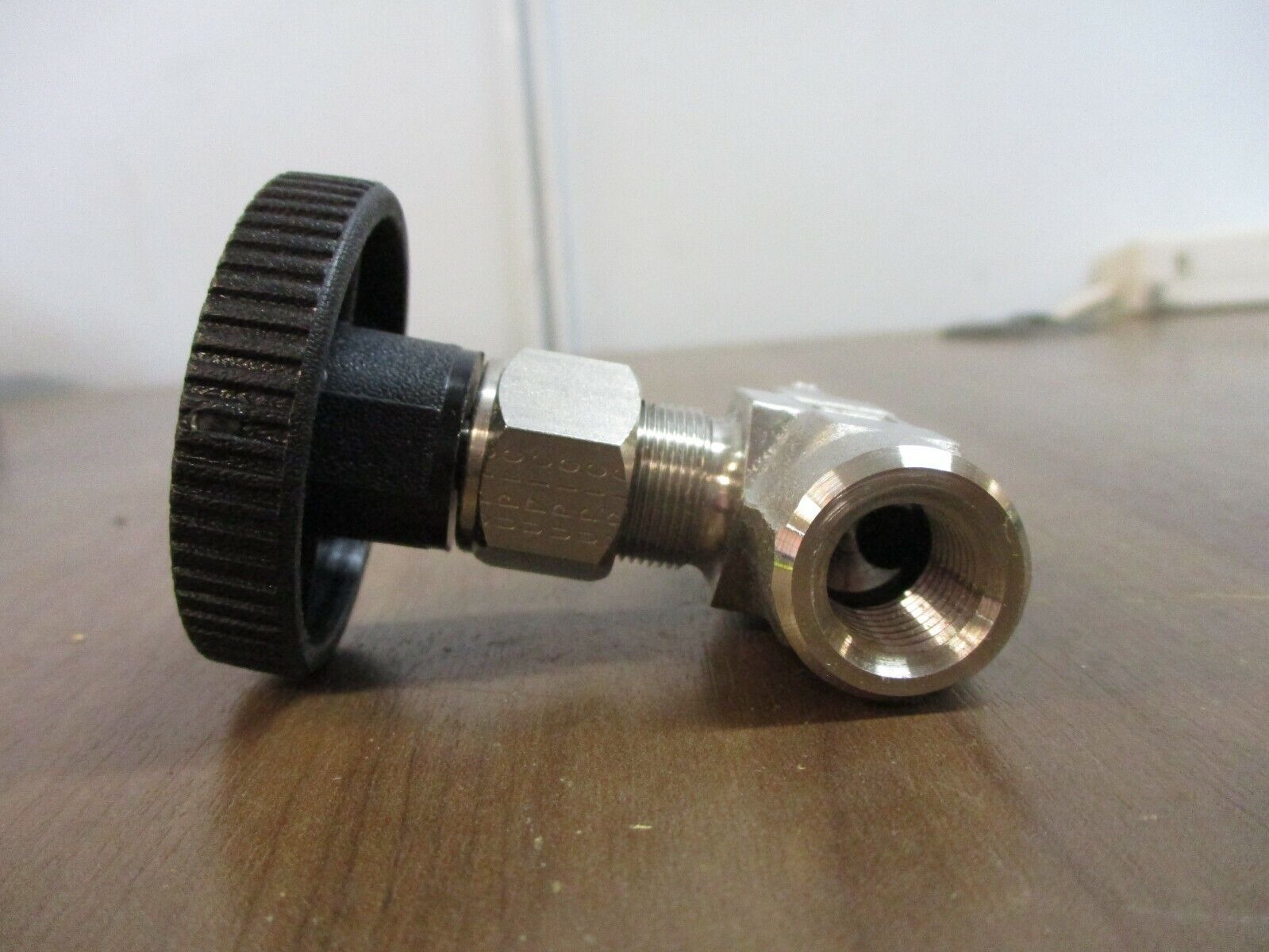 Parker Stainless Steel Needle Valve 4F-V6LR-SS-GR 1/4" New Surplus