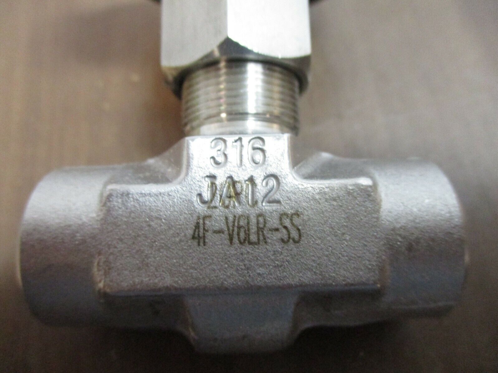 Parker Stainless Steel Needle Valve 4F-V6LR-SS-GR 1/4" New Surplus