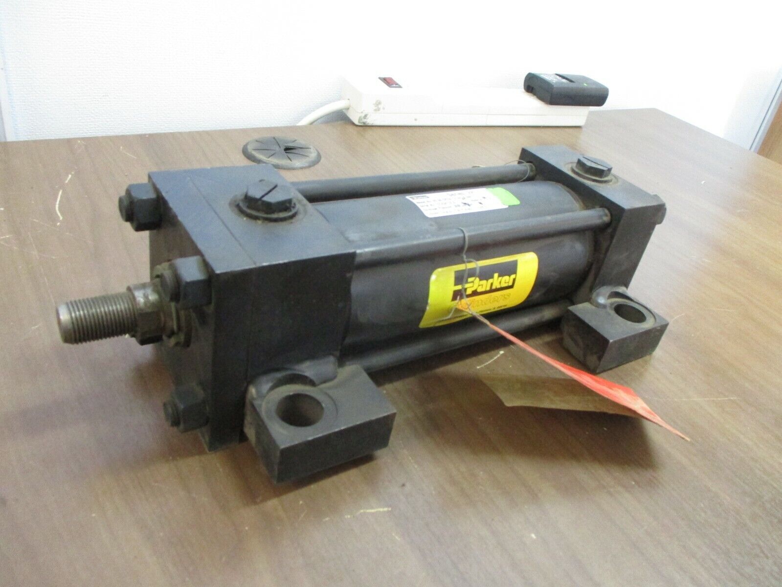 Parker Series 2H Hydraulic Cylinder 02.50 CP2HLTV14A5.500 3000PSI Used