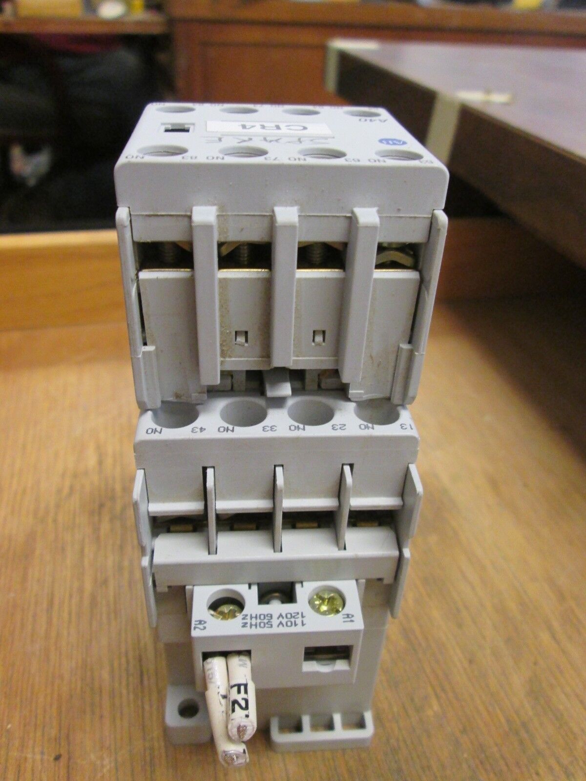 Allen-Bradley Control Relay 700-CF400* 100-F Block 600VAC max 120V coil Used