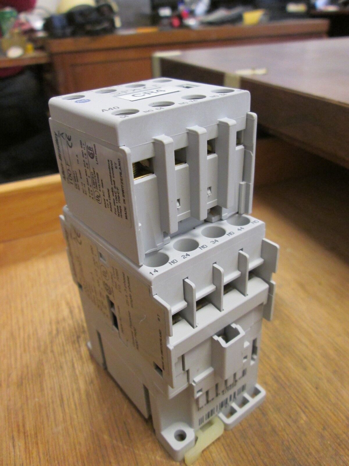 Allen-Bradley Control Relay 700-CF400* 100-F Block 600VAC max 120V coil Used