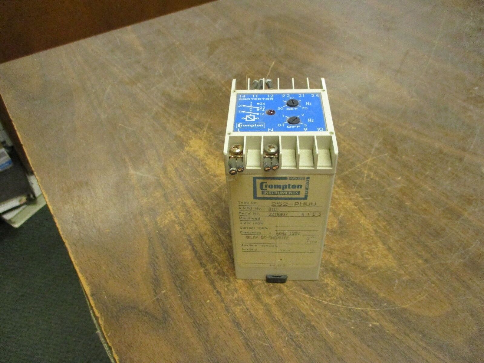 Crompton Protector Relay 252-PHUU 120V 60Hz *No Cover* Used
