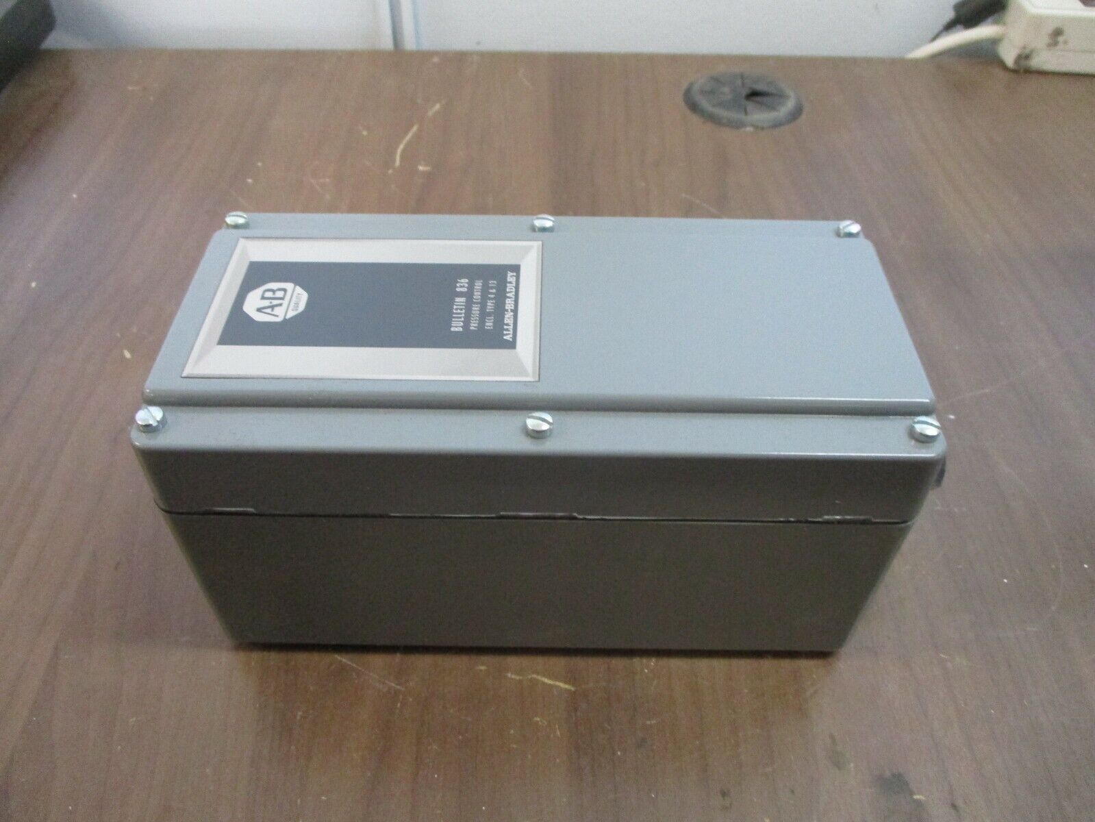 Allen-Bradley Pressure Control 836-C3J Ser. B Range: 0.8-30PSI Diff: 0.4-6PSI