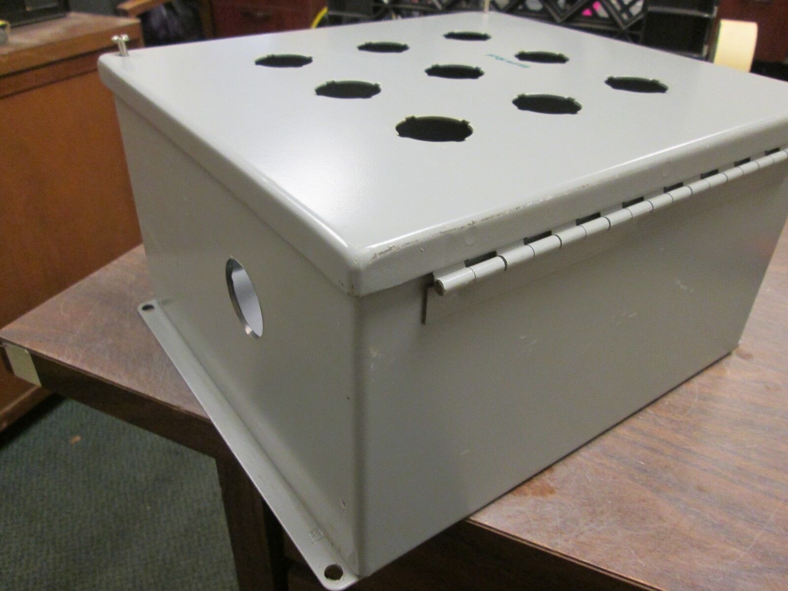 Hoffman Enclosure E-9PBY25 Size: 10x11x6" 9-hole Used