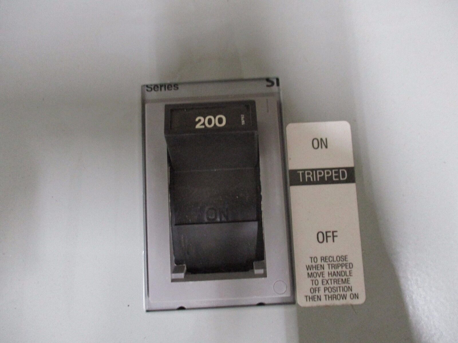Siemens Enclosed Circuit Breaker E1FHFD63B200 200A 600V 3P Type 1 Enclosure