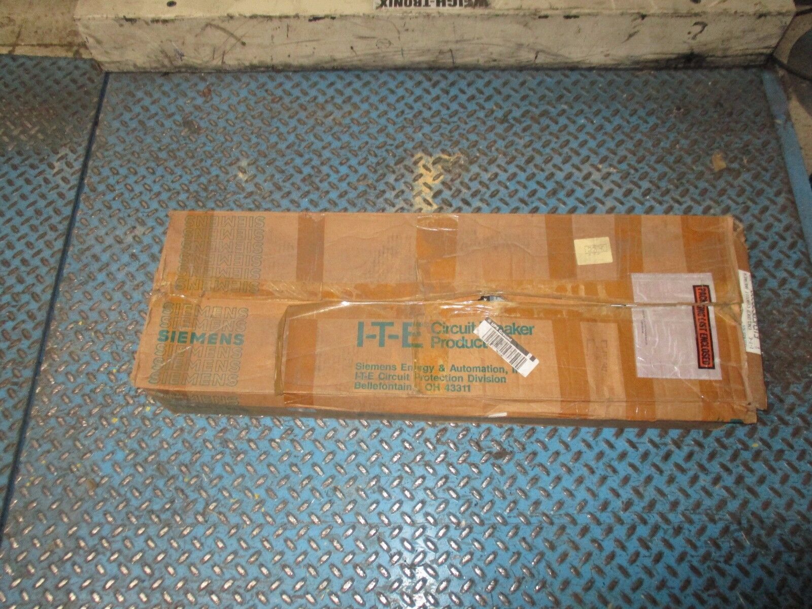 Siemens Enclosed Circuit Breaker E1FHFD63B200 200A 600V 3P Type 1 Enclosure