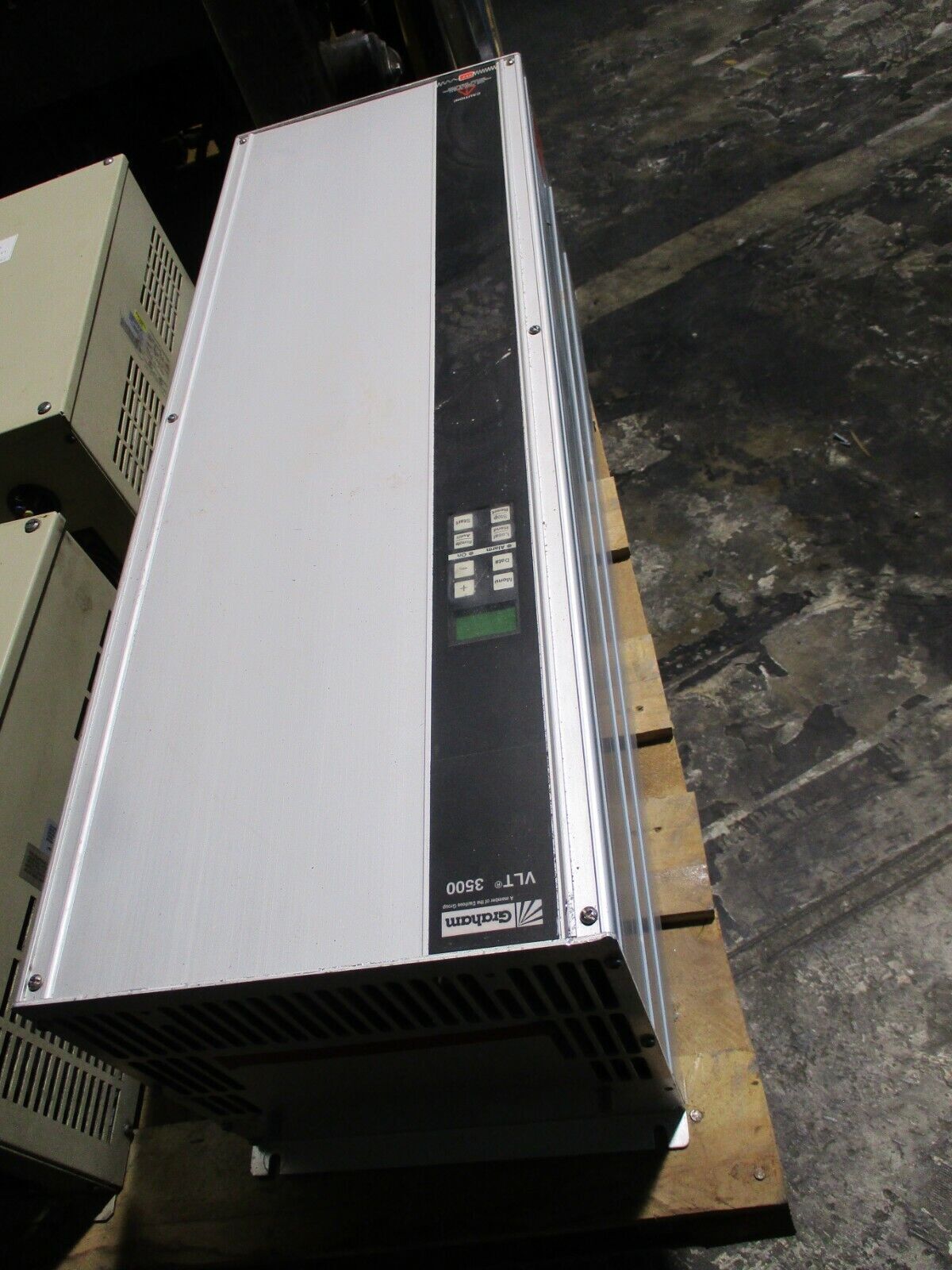 Graham VLT 3552 AC Drive 175H7383 50HP 3Ph 440-500V Used