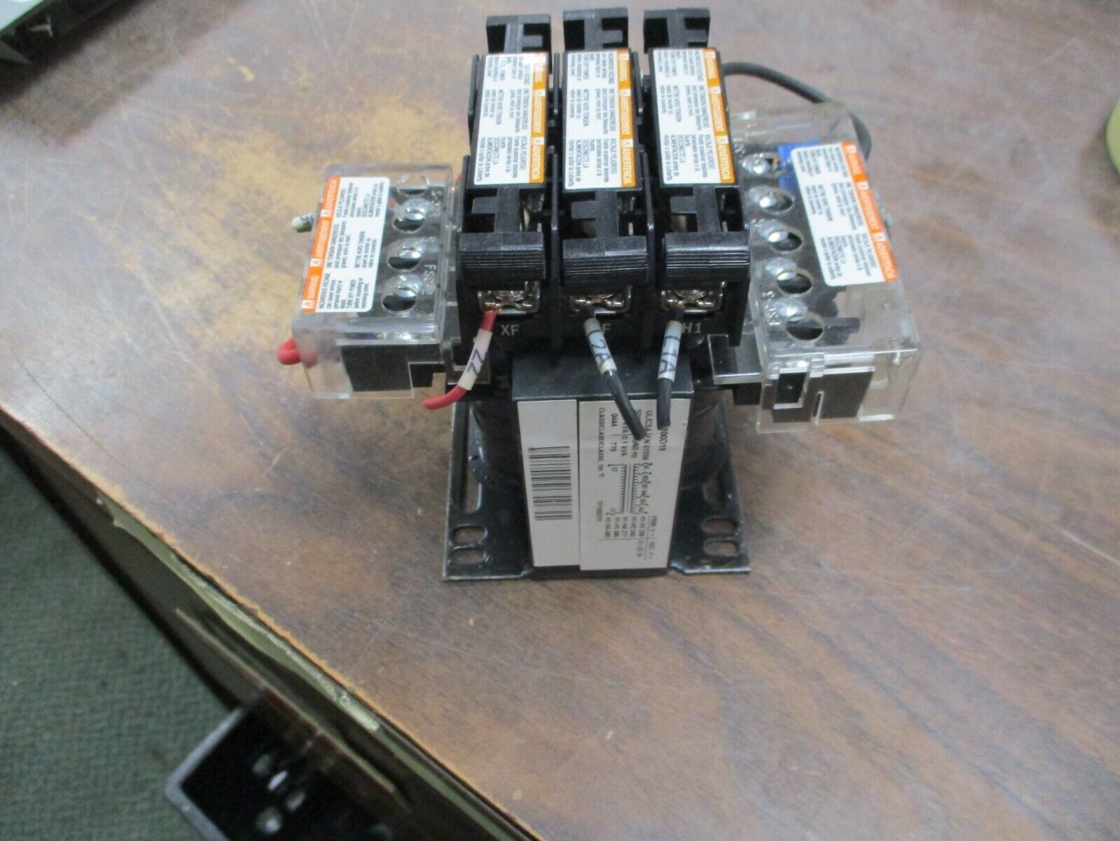 Square D Transformer 9070TF100D19 0.100KVA Pri:208-480V Sec: 24V 50/60Hz Used