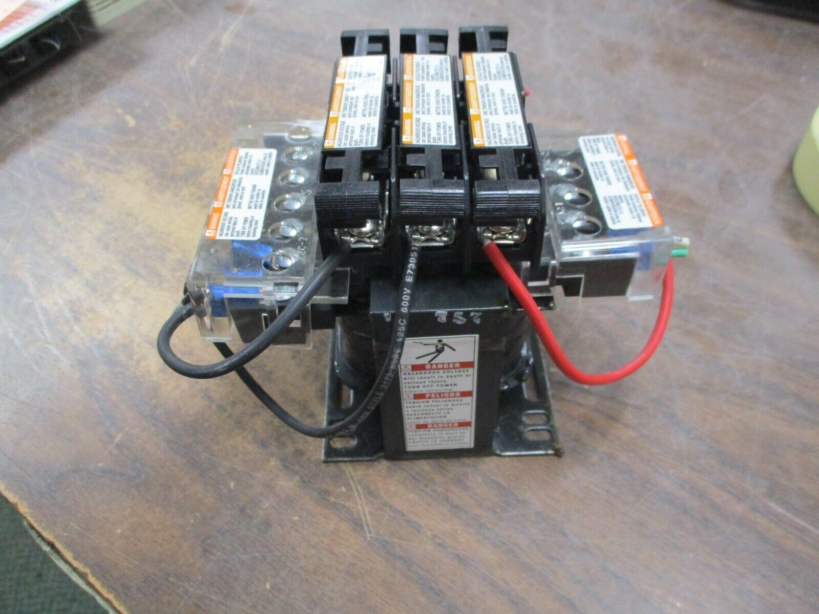 Square D Transformer 9070TF100D19 0.100KVA Pri:208-480V Sec: 24V 50/60Hz Used