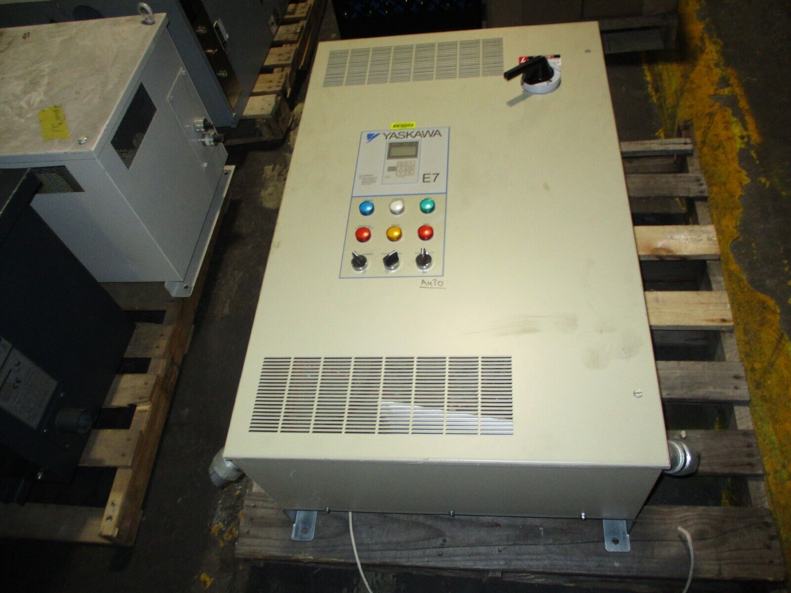 Yaskawa E7 AC Drive w/ Bypass E7BVB052 50HP 3Ph Input: 480V 50/60Hz 57.3A Used