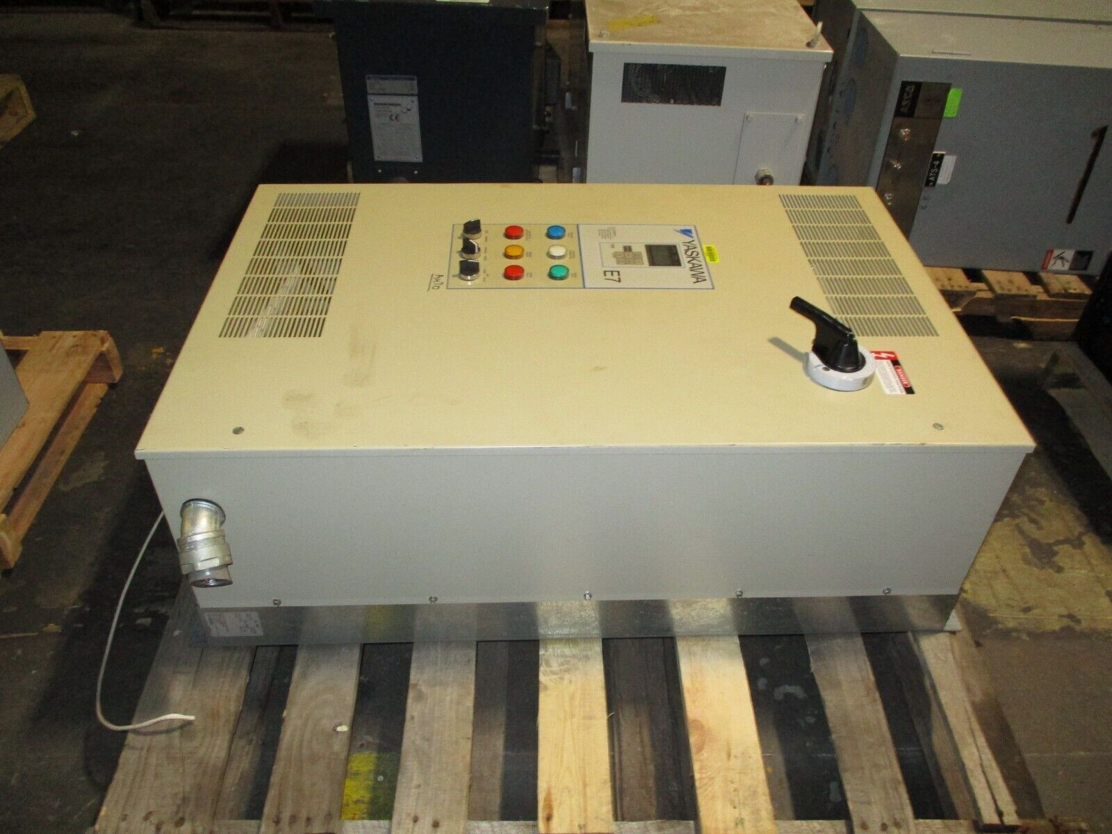 Yaskawa E7 AC Drive w/ Bypass E7BVB052 50HP 3Ph Input: 480V 50/60Hz 57.3A Used