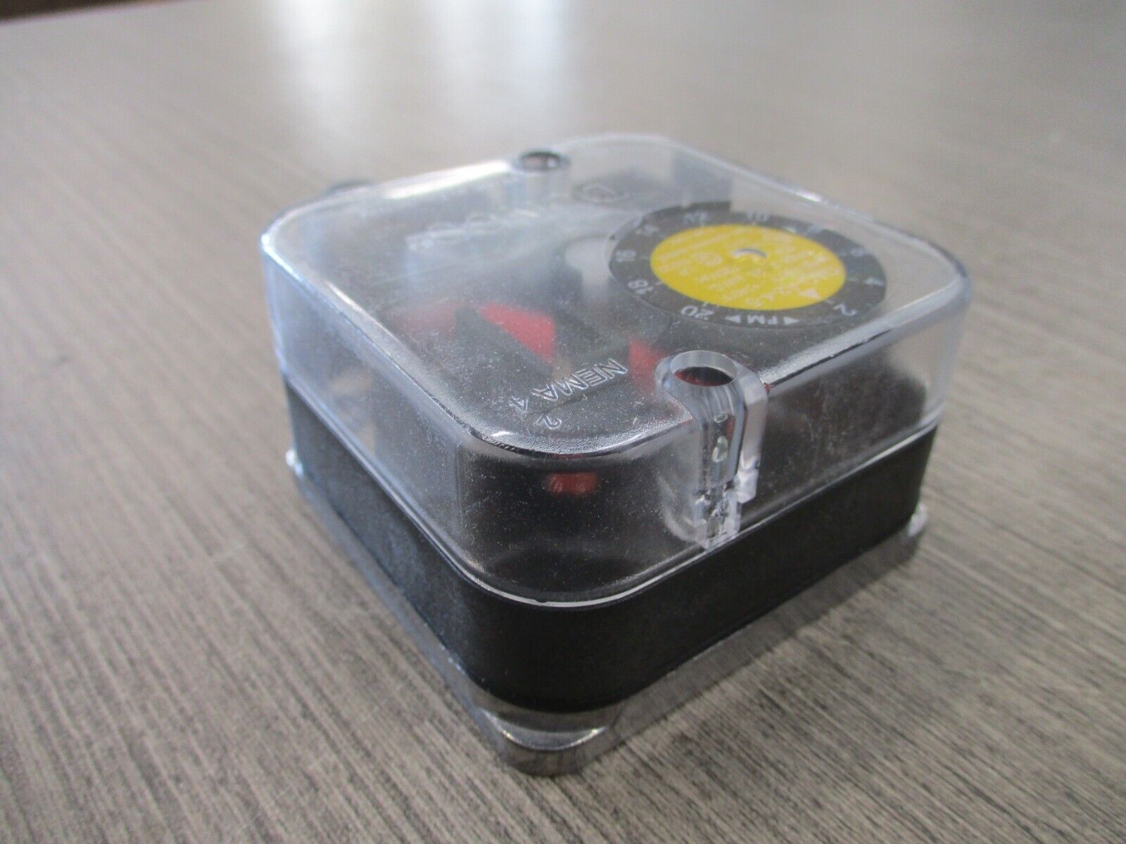 Dungs Pressure Switch 266916 GAO-A2-4-5 New Surplus