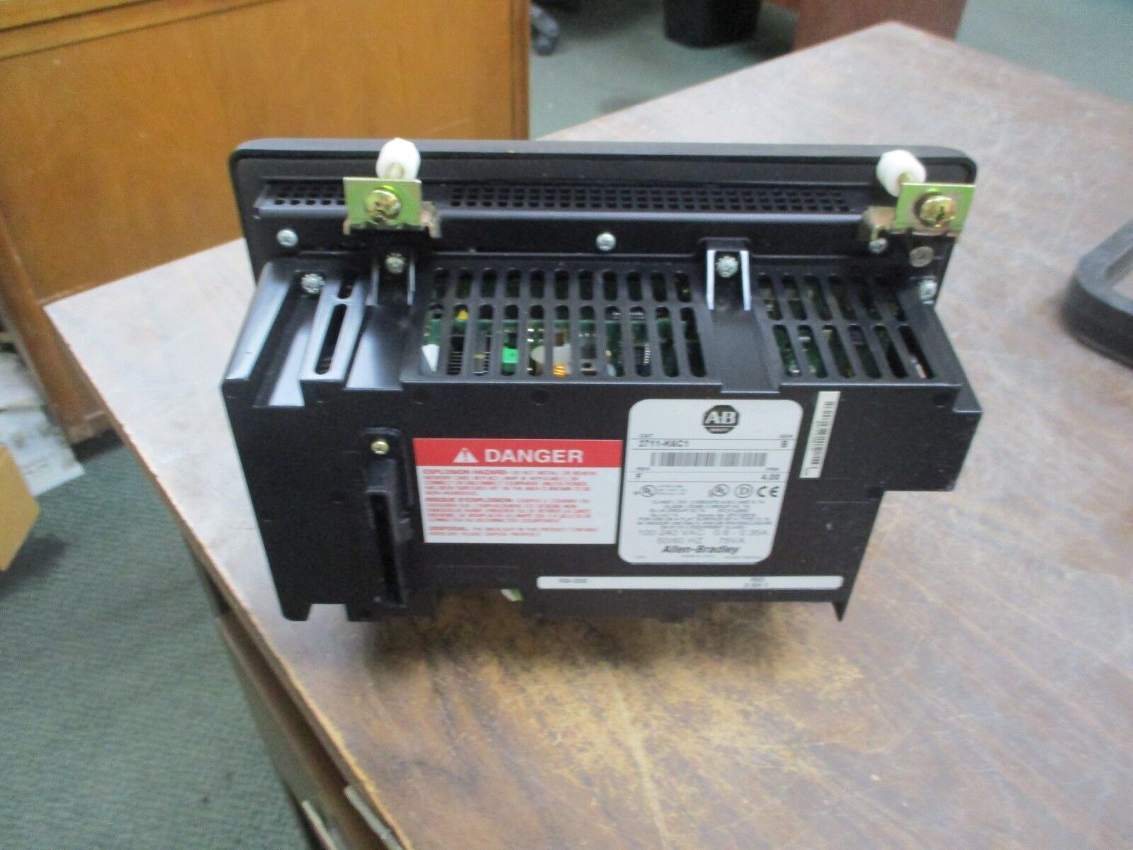 Allen-Bradley PanelView 600 2711-K6C1 Ser. B Rev. F FRN 4.00 100-240V 0.6-0.35A