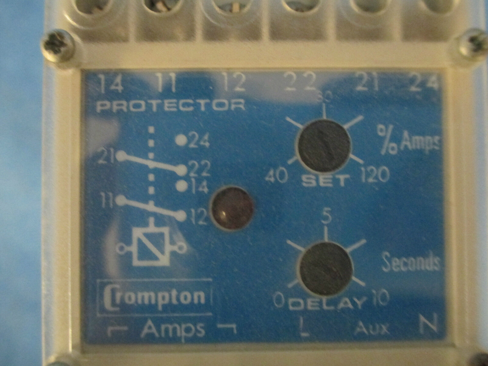 Crompton Protector 252-PAOU, 5A 250VAC/12VDC 60Hz Used