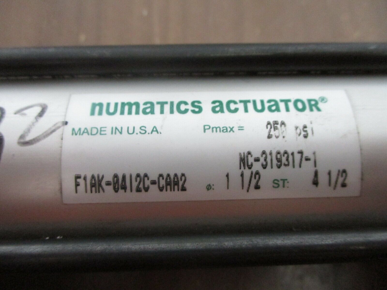 Numatics Actuator F1AK-04I2C-CAA2 250PSI Stroke: 4 1/2" Used