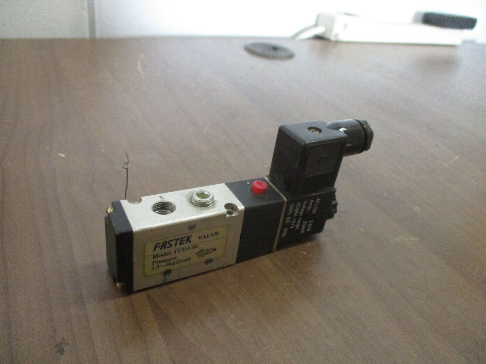 Fastek Solenoid Valve 4V210-06 135-8kgf/cm² Used