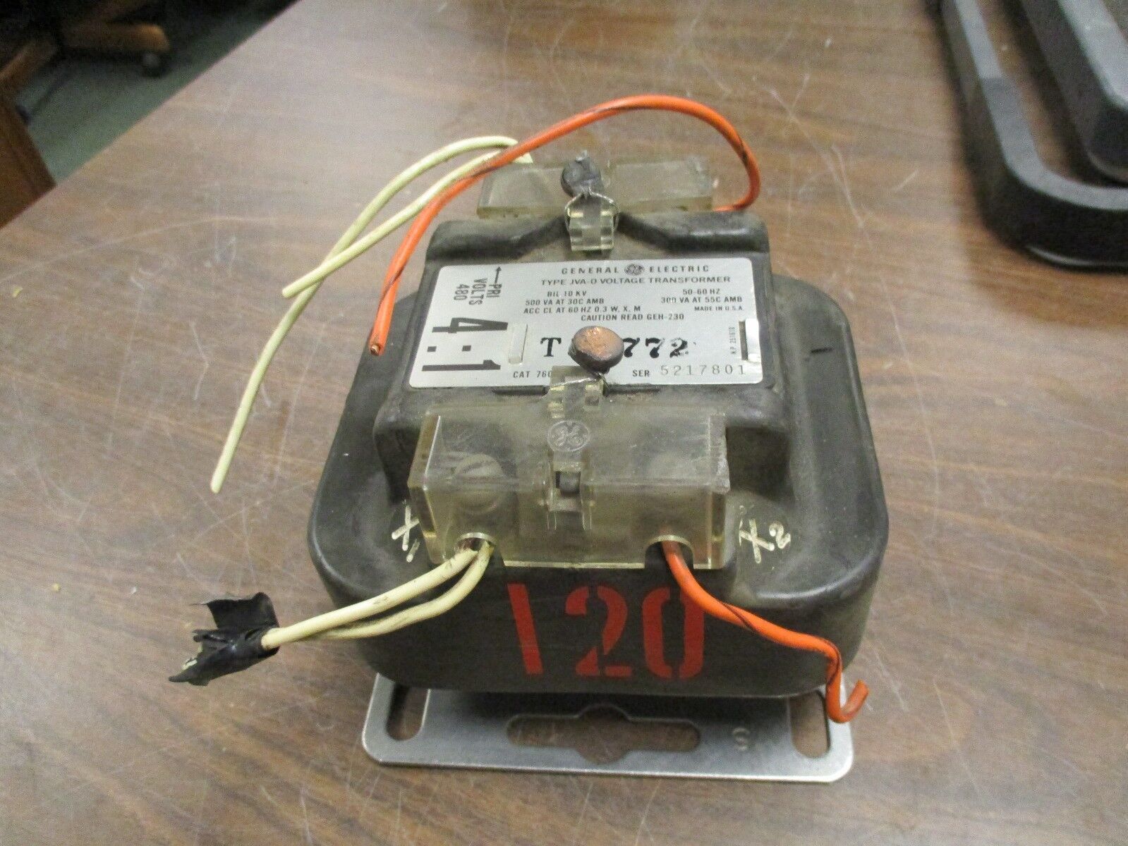 GE Type JVA-0 Voltage Transformer 760X34G6 10KV BIL Ratio 4:1 Pri: 480V Used