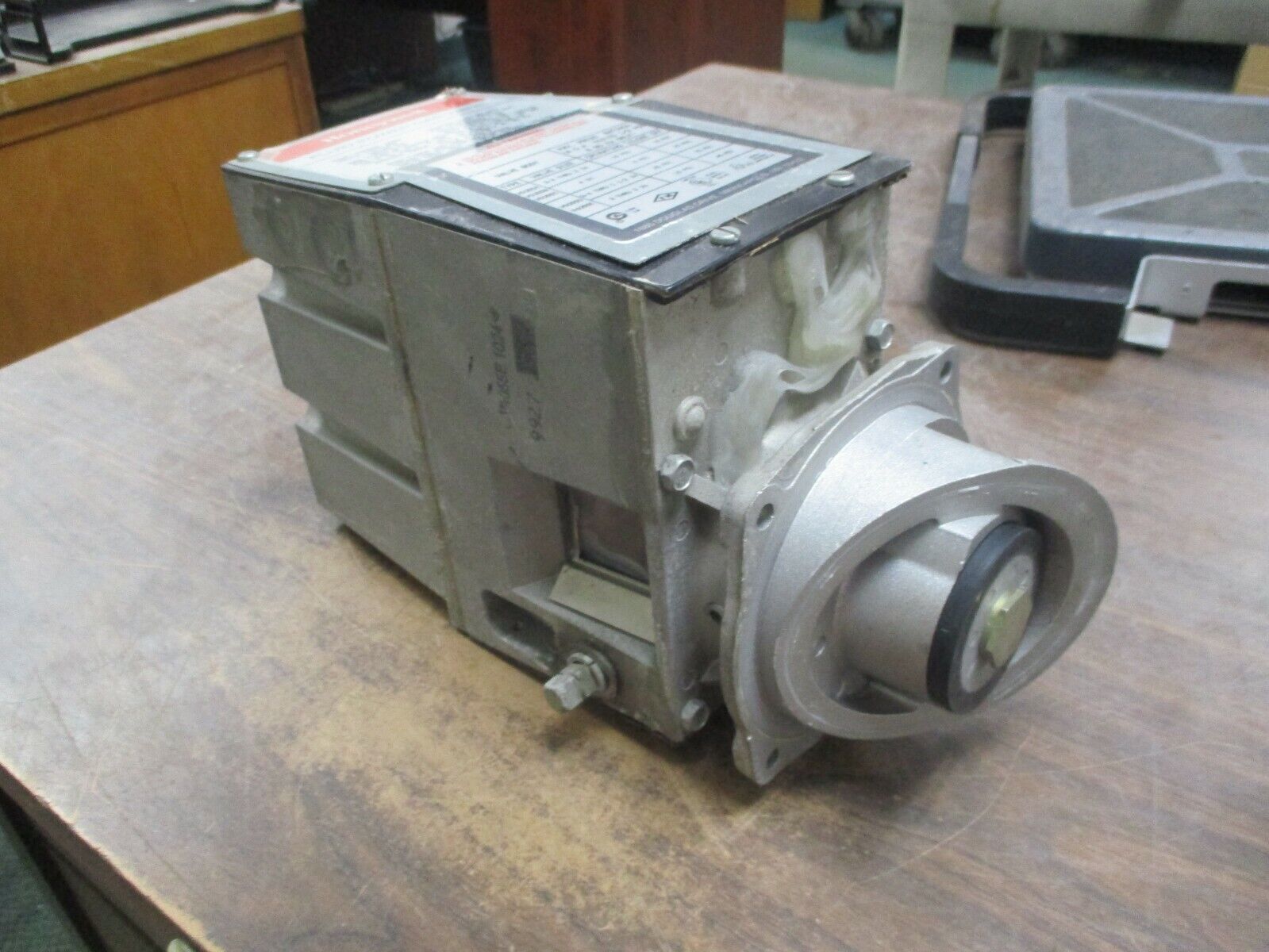 Honeywell Fluid Power Gas Valve Actuator V4055E 1024 110/120V 50/60Hz Used